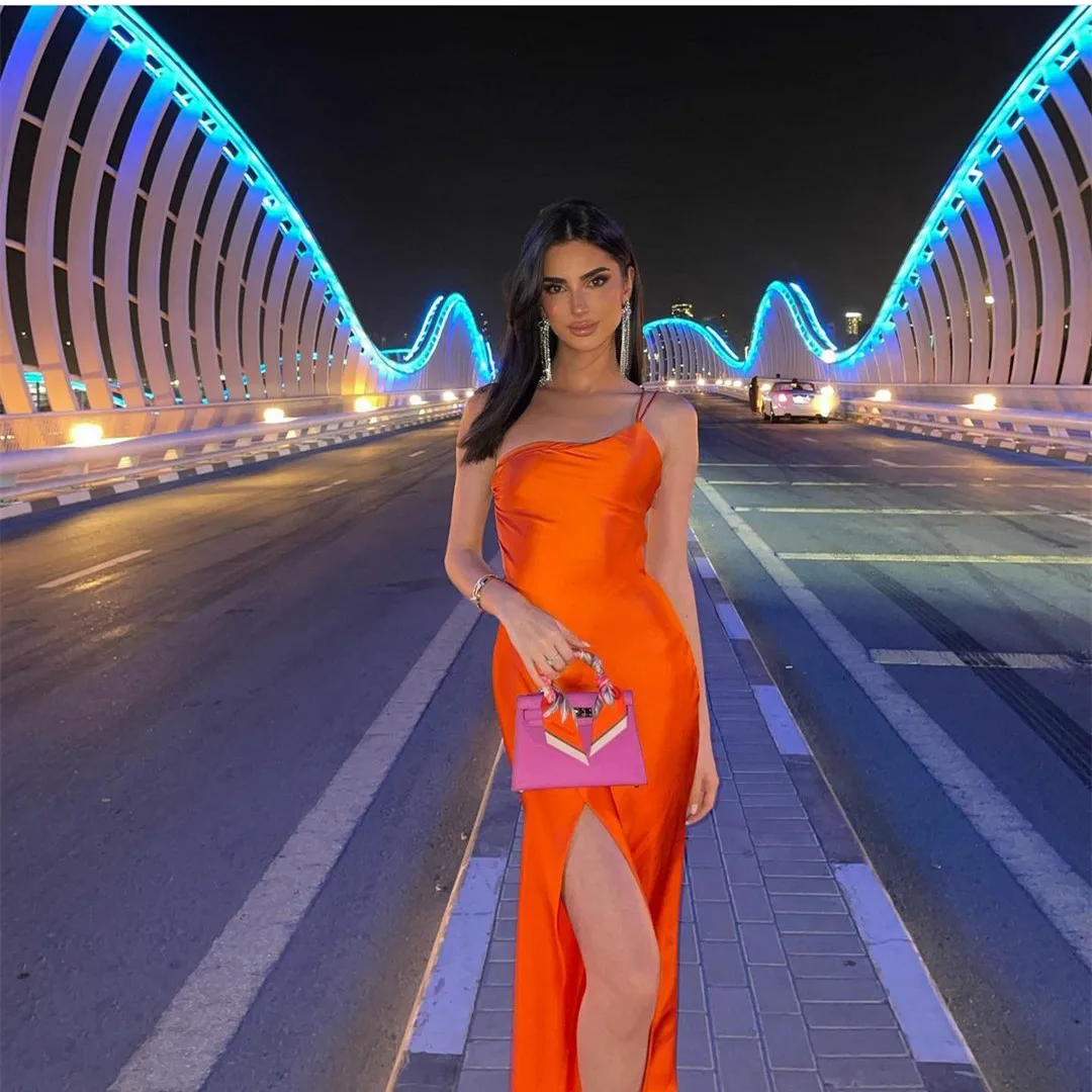 

Chic Long Orange Satin Evening Dresses With Slit Sheath Spaghetti One Shoulder Floor Length Robe De Mariée Party Gown For Women