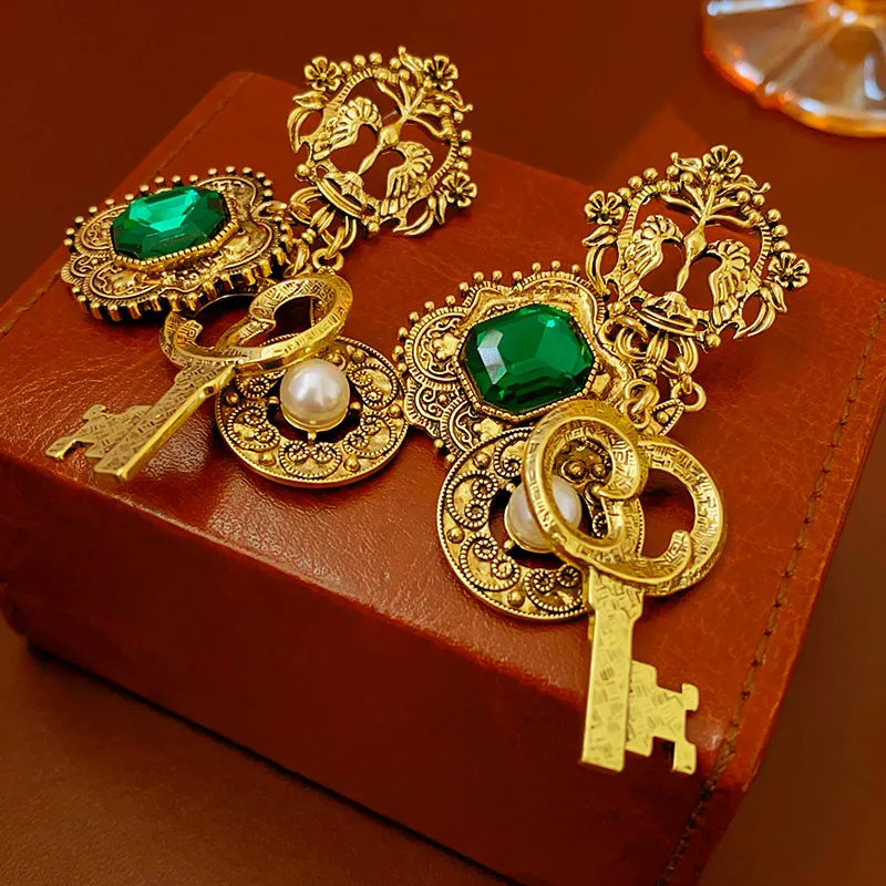 Винтажные серьги NISHIZAWA в дворцовом стиле