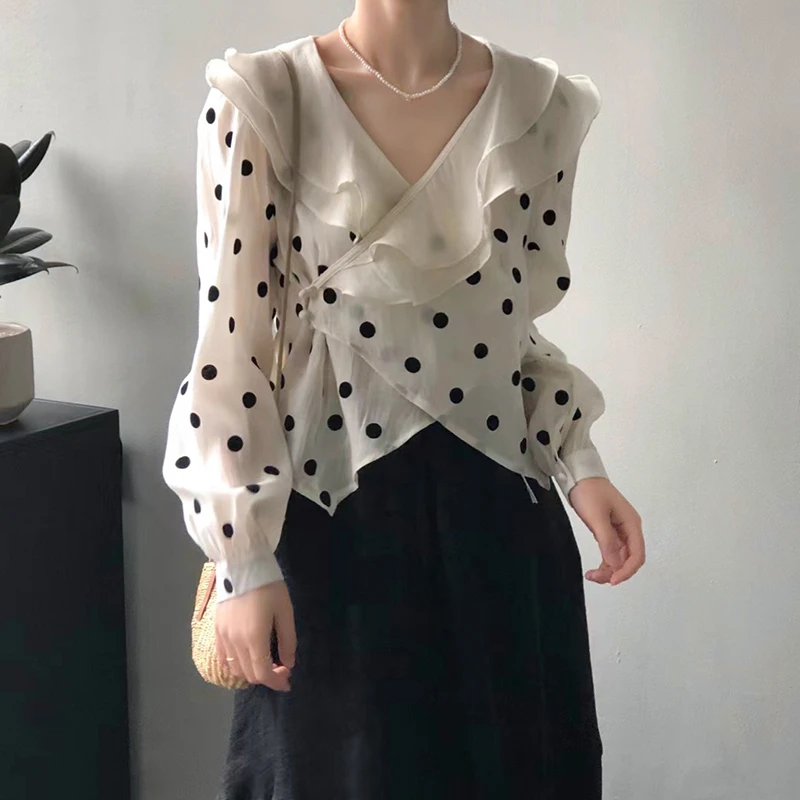 

Temperament Ruffled Shirt Women's 2022 Summer New Korean version Chic Design High Quality Retro Wave Point Lace Sunscreen Shirt