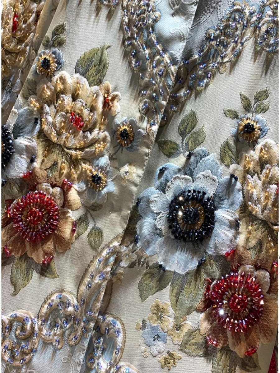 Женское демисезонное пальто с вышивкой и бусинами 2024