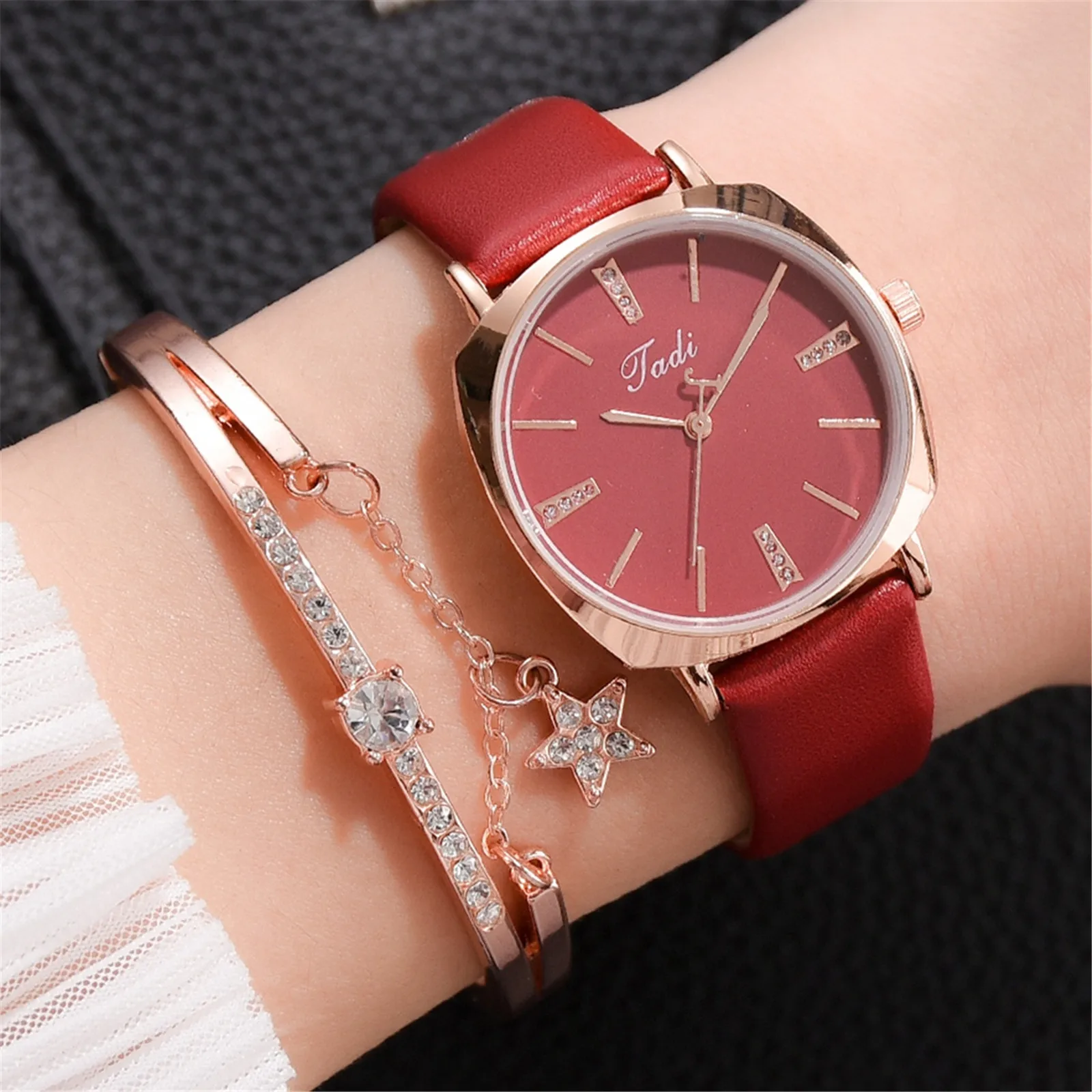 

Jadi Fashion Casual Watch Alloy Small Exquisite Ladies Quartz Bracelet Watch Set Leather Rhinestone Designer Ladies Clock
