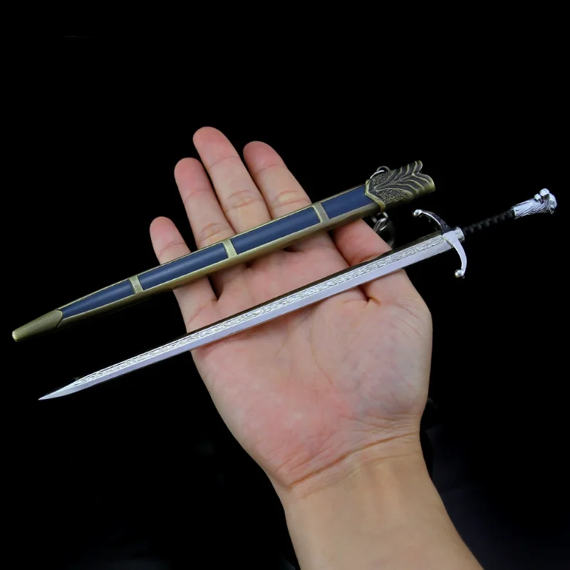 Брелок для ключей с изображением ледяного и огненного оружия |