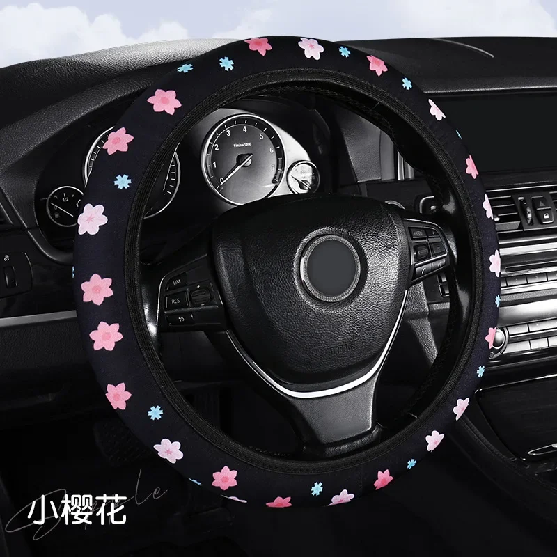 

Эластичный эластичный чехол на руль автомобиля с розовым цветком без внутреннего кольца подходит для рулевых колес 38 см, дышащий, удобный для переноски