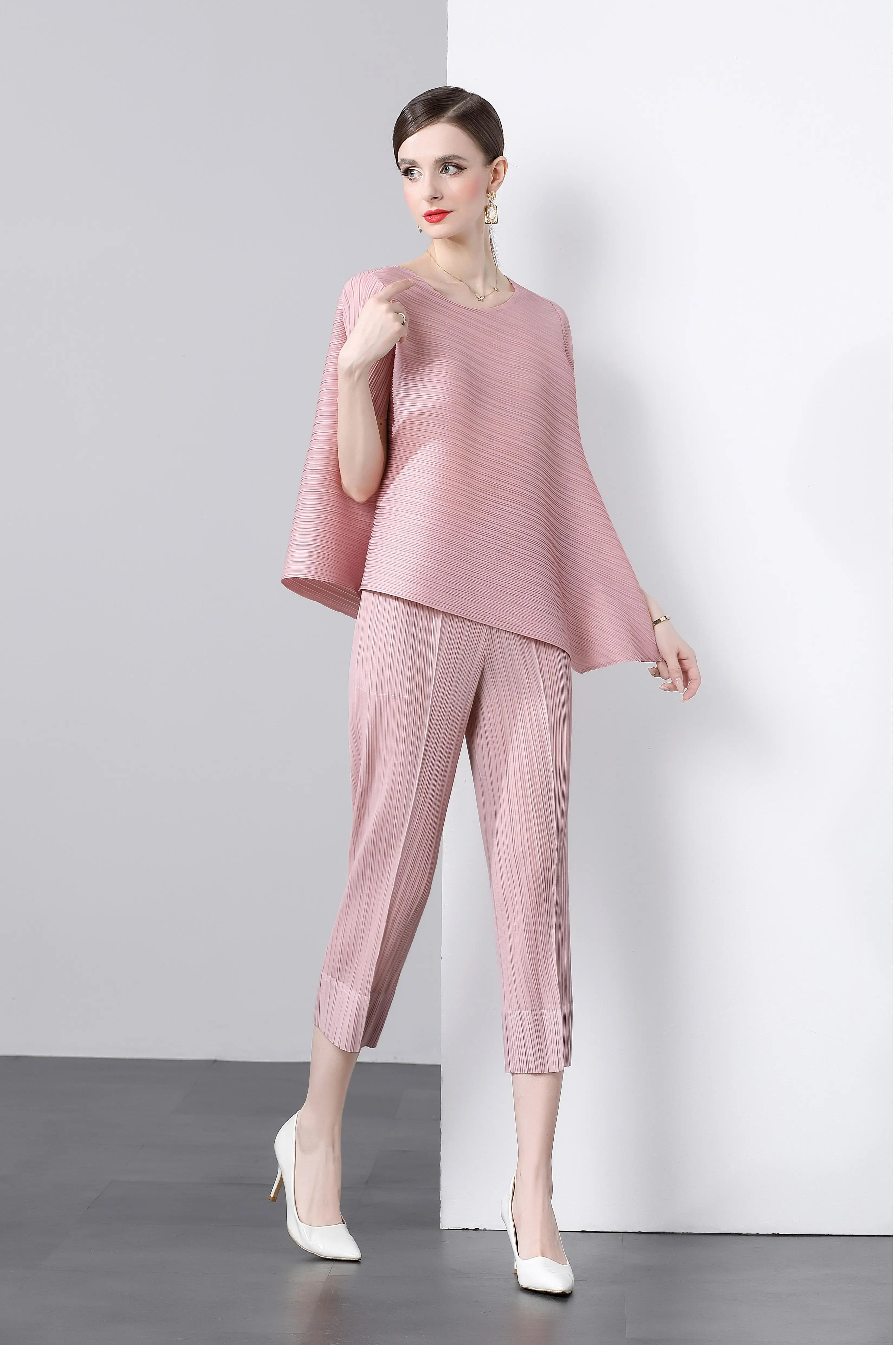 Летняя модель 2024 однотонный Повседневный универсальный топ миаке с эффектом