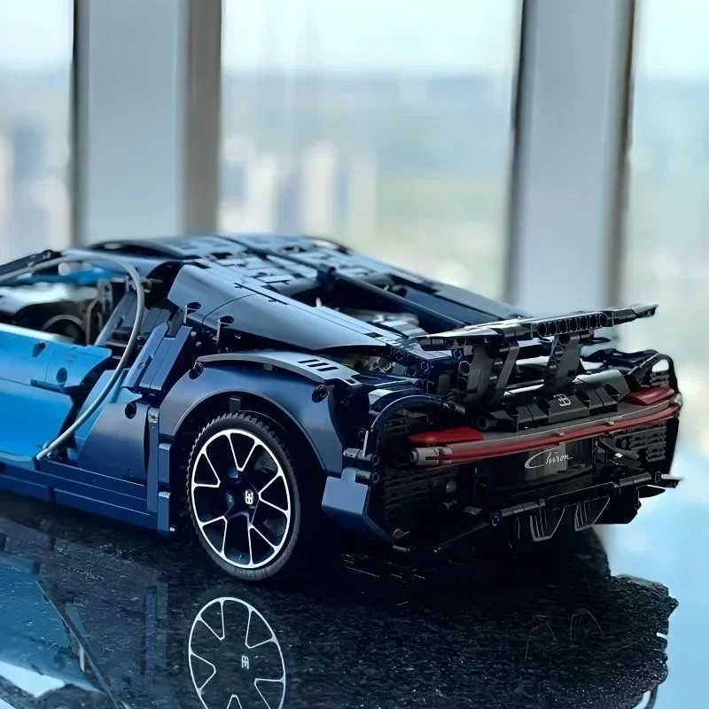 Конструктор Bugatti Chiron 42083 из пластика