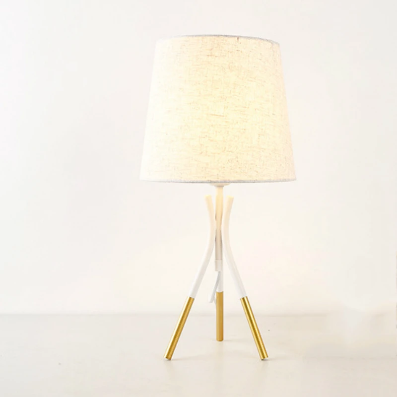 Американсветильник Роскошные простые железные настольные лампы Кабинет