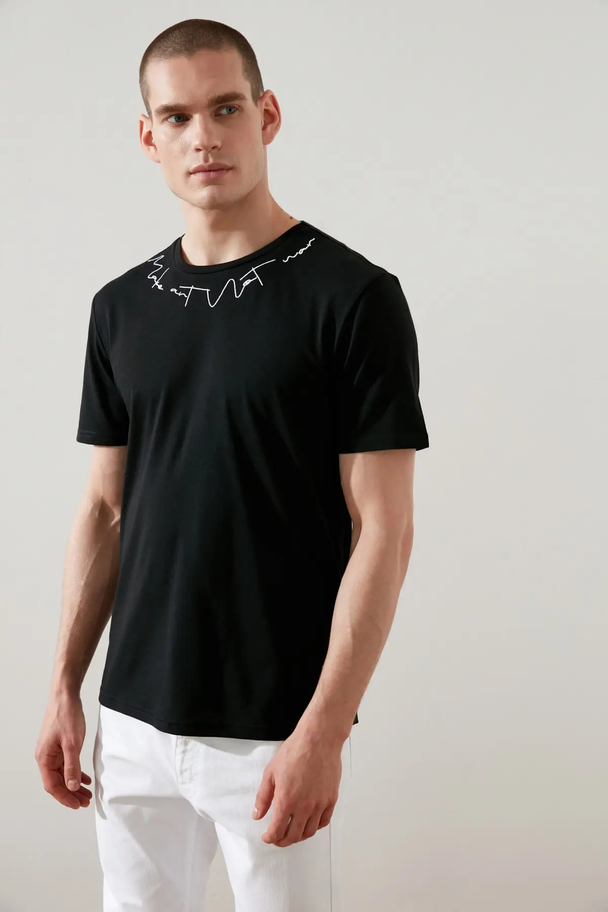 

Trendyol Male Slim Fit Bike Collar Short-Sleeve Embroidered T-Shirt TMNSS21TS2955