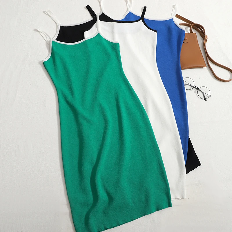 

Платье базовое Повседневное трикотажное облегающее, пикантное однотонное черное винтажное мини-платье-трапеция на лямках, с сумочкой на бе...