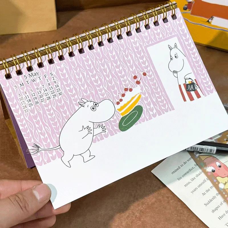 Фото Настольный календарь Kawaii Anime Moomins Series 2026 с мультяшными персонажами, креативный дизайн, для мужчин и женщин, для работы/учебы №5