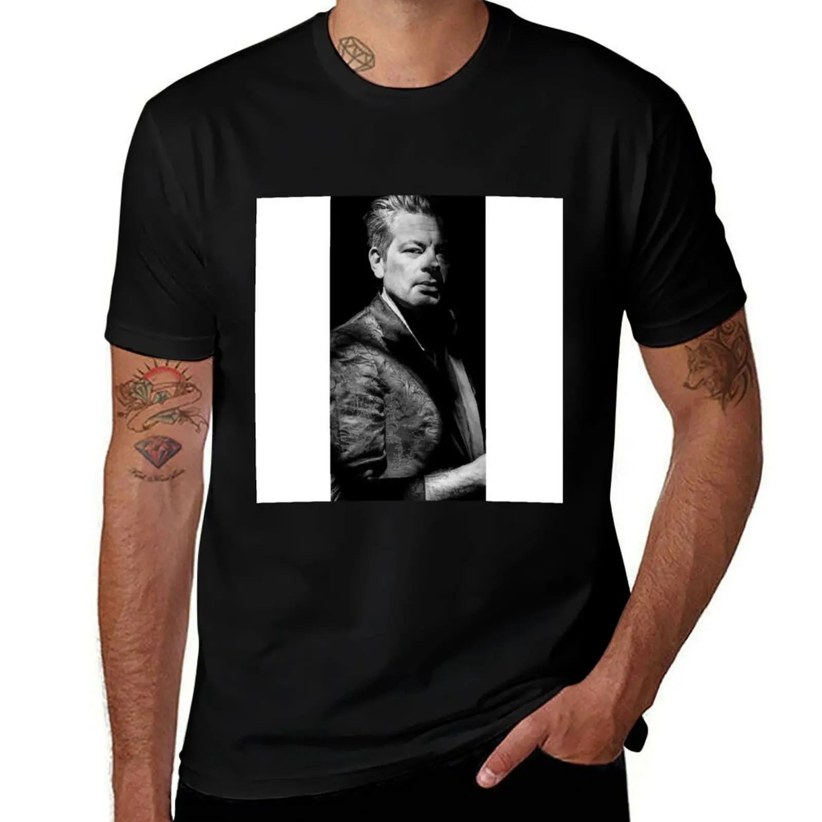 Фото Футболка Benjamin Biolay - Portrait T-Shirt, устойчивая к сминанию, с коротким рукавом №1