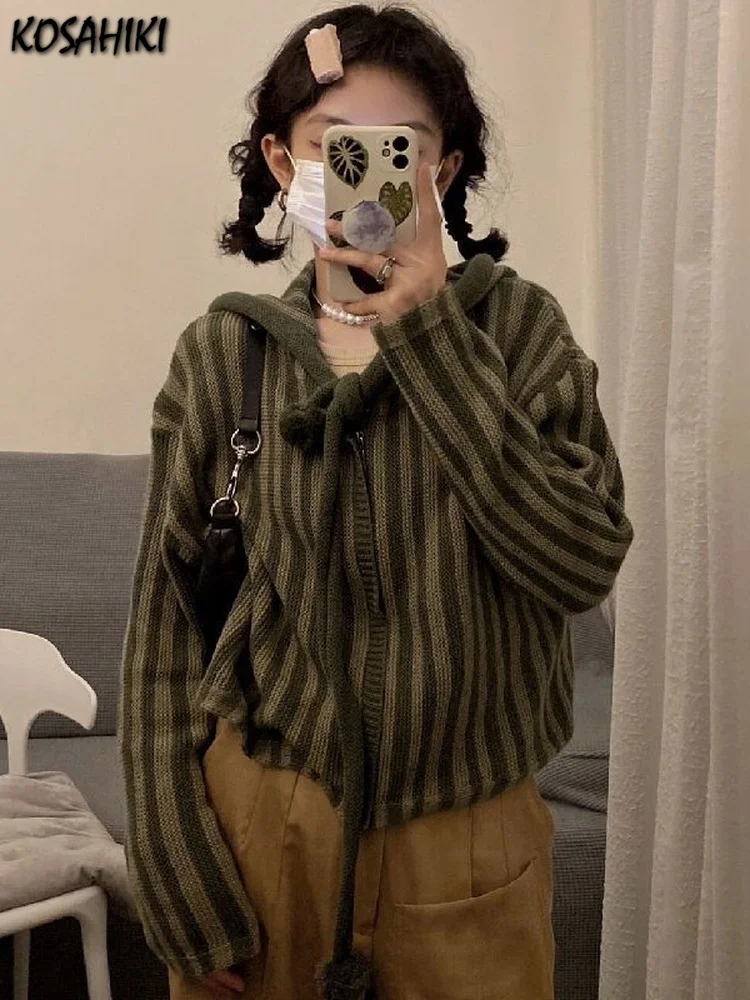 Женский трикотажный кардиган с капюшоном свободный в полоску на молнии