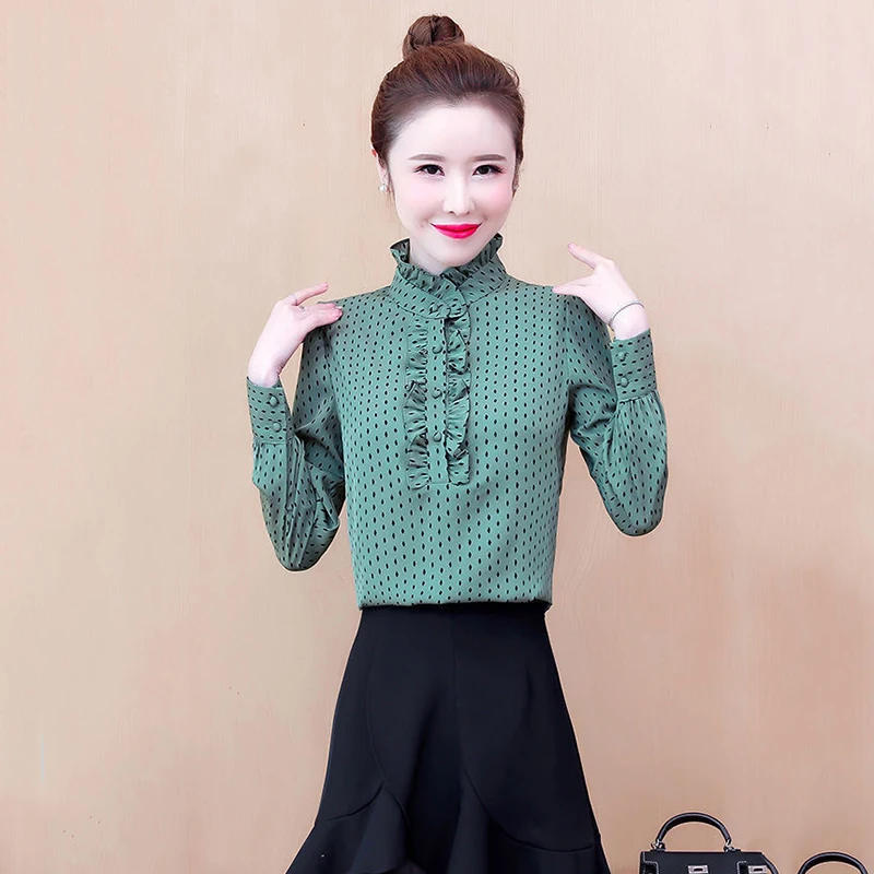 Женская шифоновая блузка в горошек с длинным рукавом и воротником виде листьев