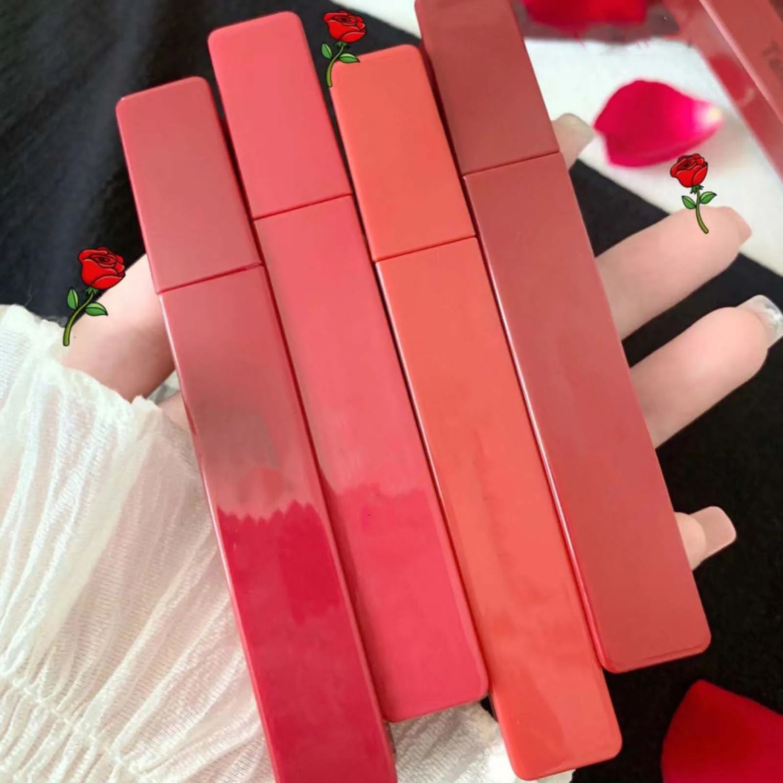 

Silky Mirror Lip Glaze Non-Stick Cup No Fading Lip Tint For Dating