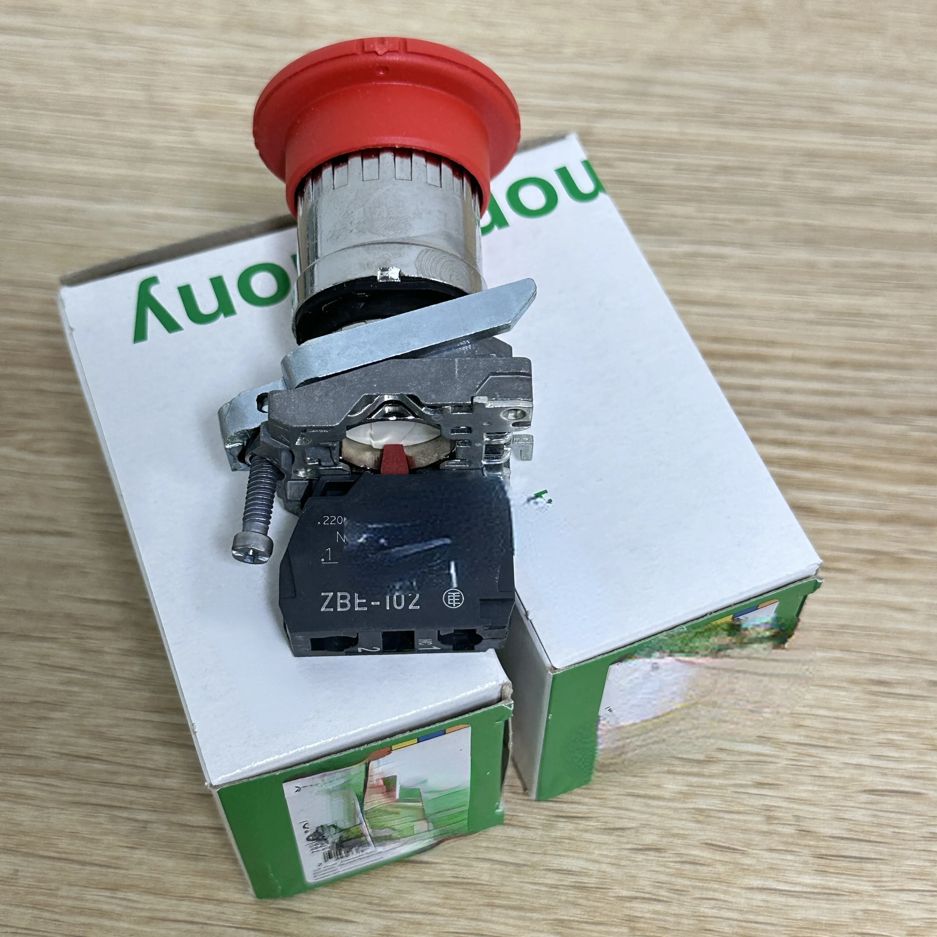 Аварийный стоп-переключатель Harmony XB4 XB4BS8442