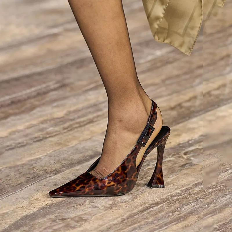 Женская толстовка с острым носком на очень высоком тонком каблуке сексуальная и