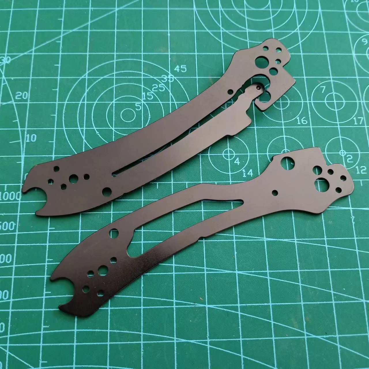 

Вкладыши для ножа Spyderco C223 Para3