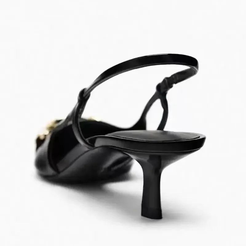 Женские туфли на высоком каблуке с цепочкой и острым носком