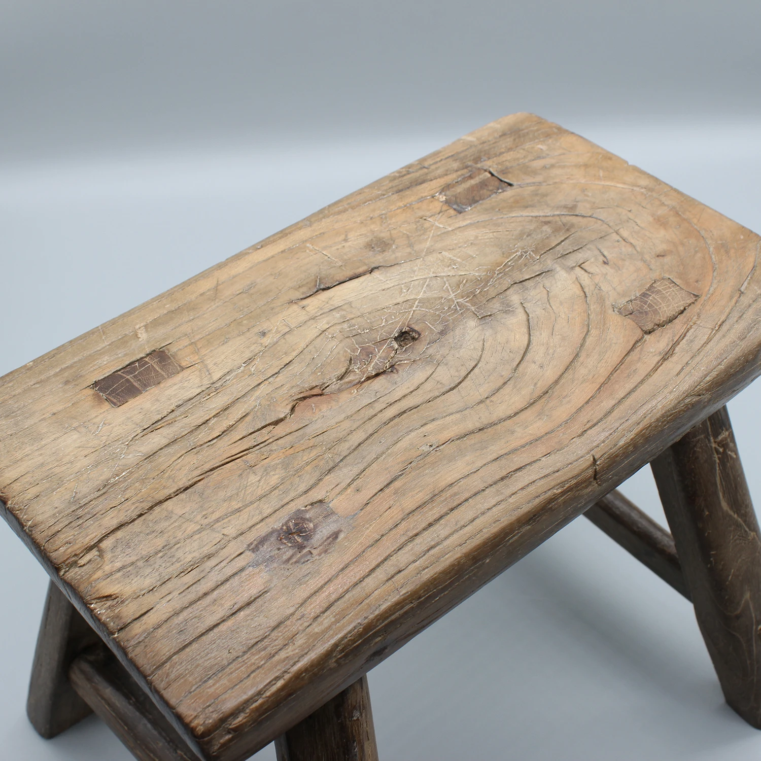 Старый китайский кухонный табурет естественно состаренная функциональная