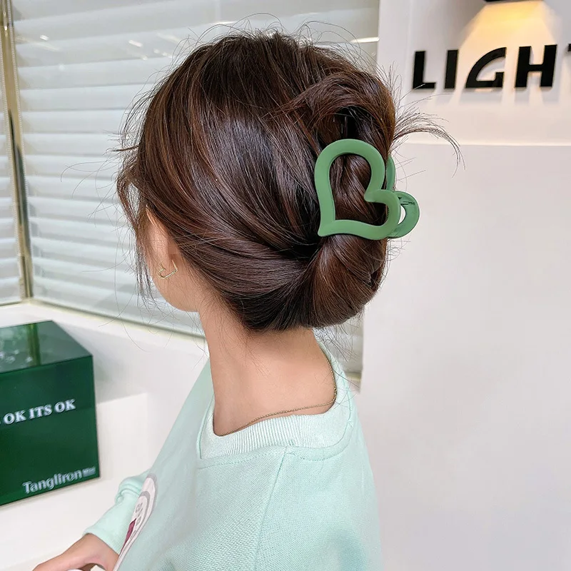 

2023 Korean Coffee Beige Large Love Heart Hair Claw Acrylic Hairpin Geometry Barrette Crab Hair Clips Womens Girl Accessories