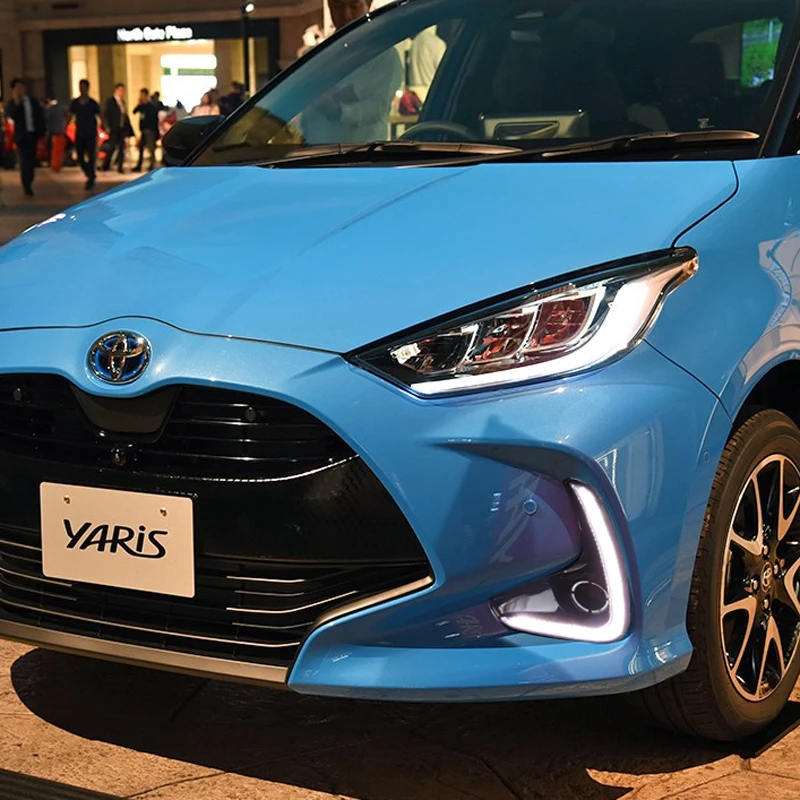 Фото Автомобильные светодиодные DRL 12 В дневные фонари для Toyota Yaris 2020 2021 желтый указатель поворота дневные ходовые фары авто дальние фары противотуманные фары №1