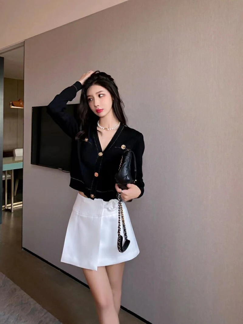 

22 Fashion Classic design Early Autumn New Knitted Cardigan Contrast Color Long Sleeve Slim Fitting Cardigan Women