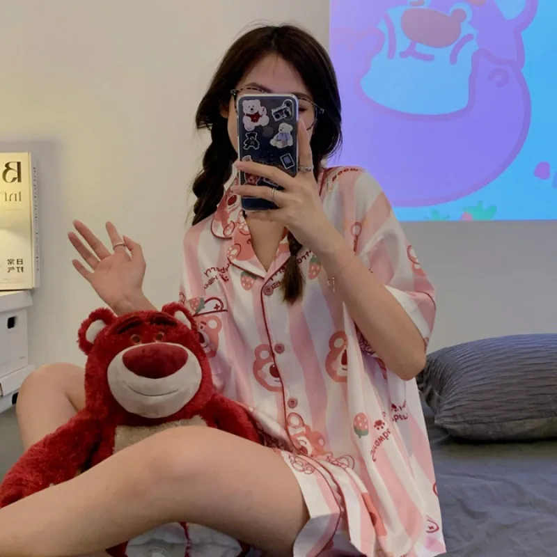 Женский пижамный комплект с короткими рукавами и шортами