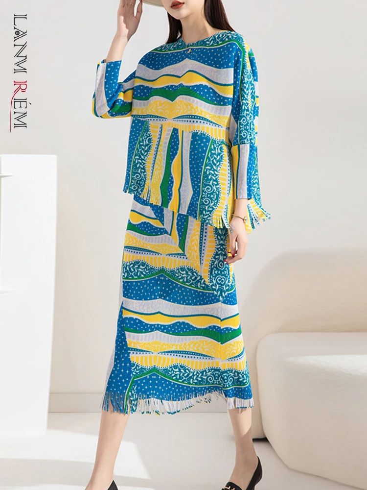 

LANMREM Printed Tassels Pleated 2 Pieces Skirt Set O-neck Long Sleeves Top High Waist Skirts Female Clothes 2023 New 2YA565