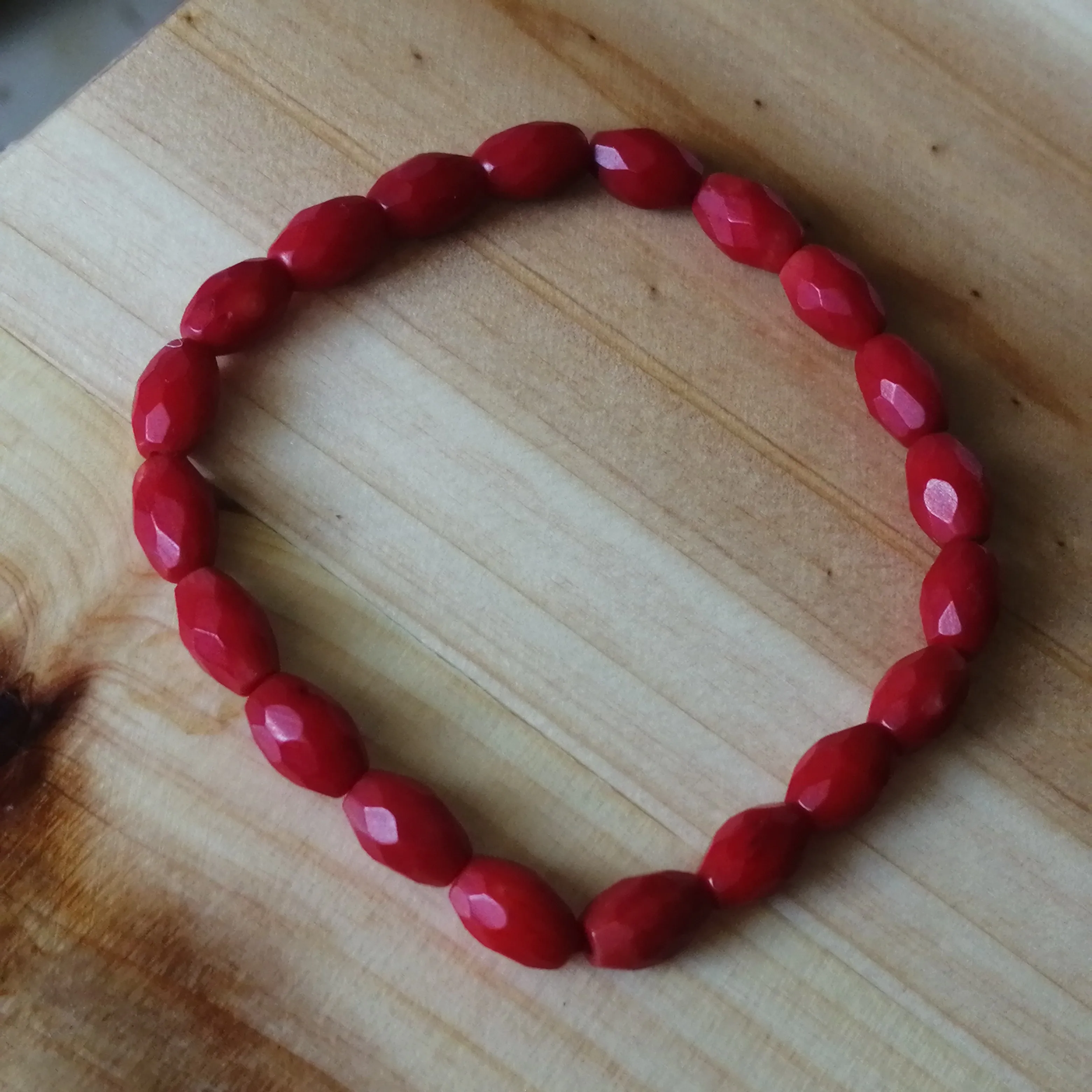 Женский браслет из красного коралла изящный эластичный натуральных драгоценных