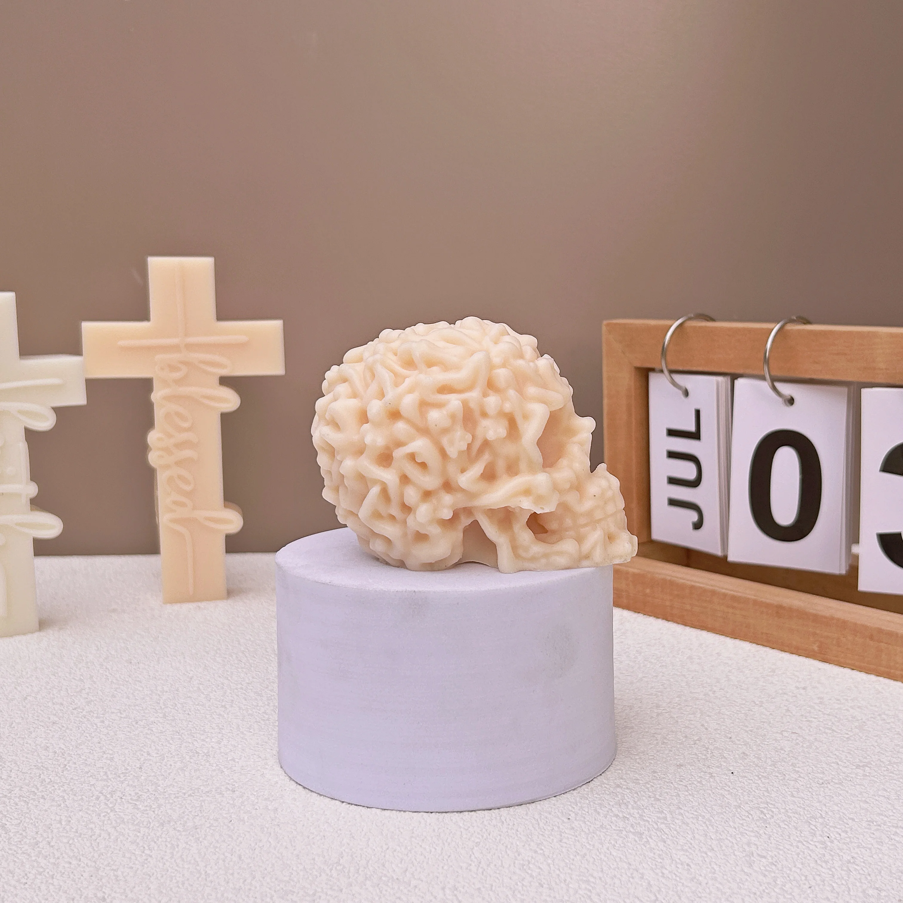 Силиконовая форма в виде головы черепа и свечи большого размера штукатурка для