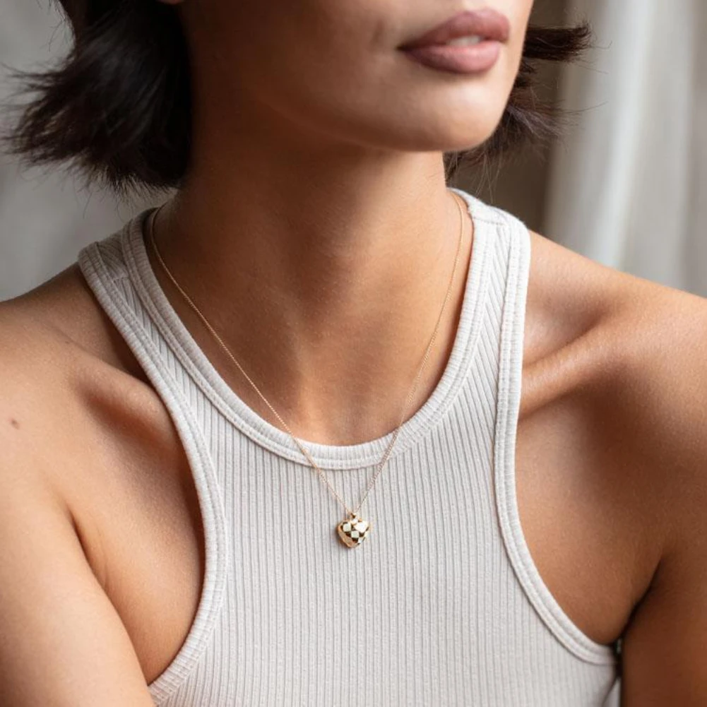 

Fashion Checkerboard Element Heart Pendant Necklace Copper Plating Gold Choker For Women Popular Jewelry Party Birthday Gift