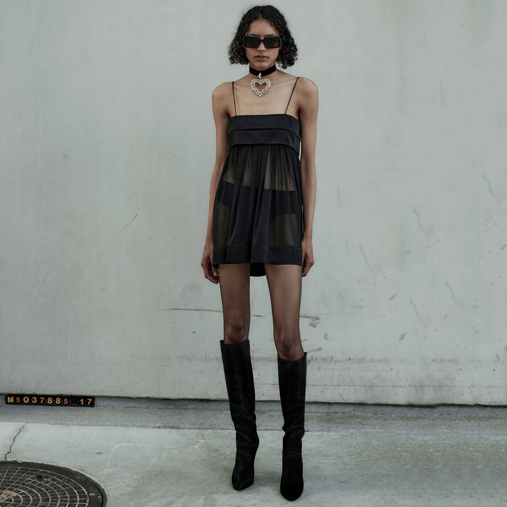 

2022 new summer dress open-back tube top black A-line short skirt, elegant temperament one-shoulder suspender dress women