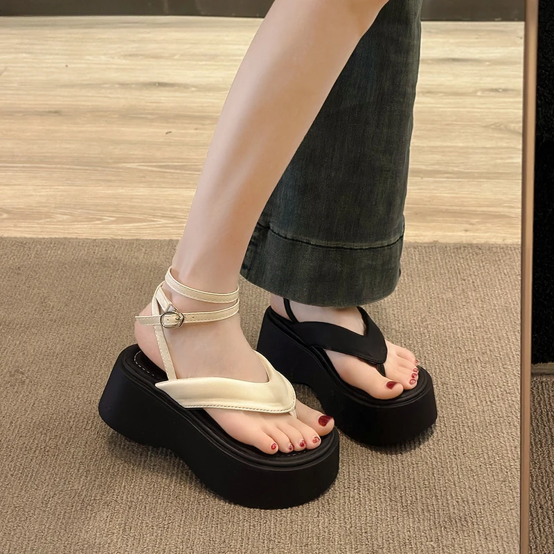 Сандалии-гладиаторы женские на плоской платформе модные уличные босоножки