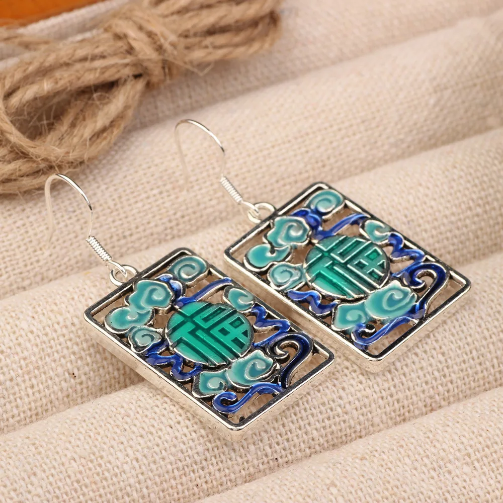 Серьги в этническом стиле с изображением льва