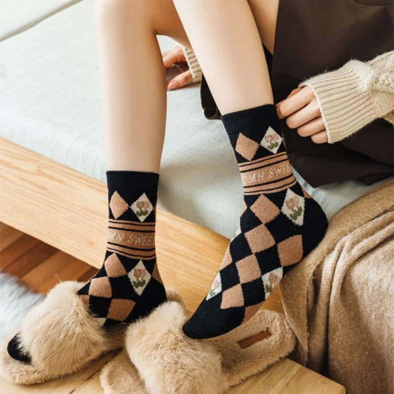 5 Pair Fashion Winter Wool Socks Women Keep Warm Kawaii Print Long Thick Socks Cold Resistance Leg Warmers Cycling Street Style