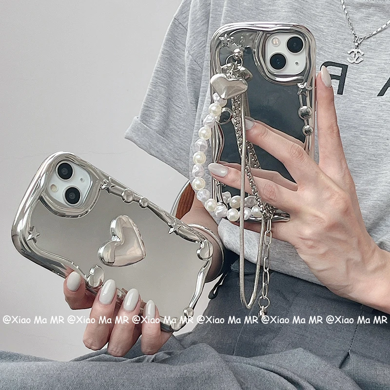 

Electroplated Silver Three-dimensional Love Bracelet Phone Case