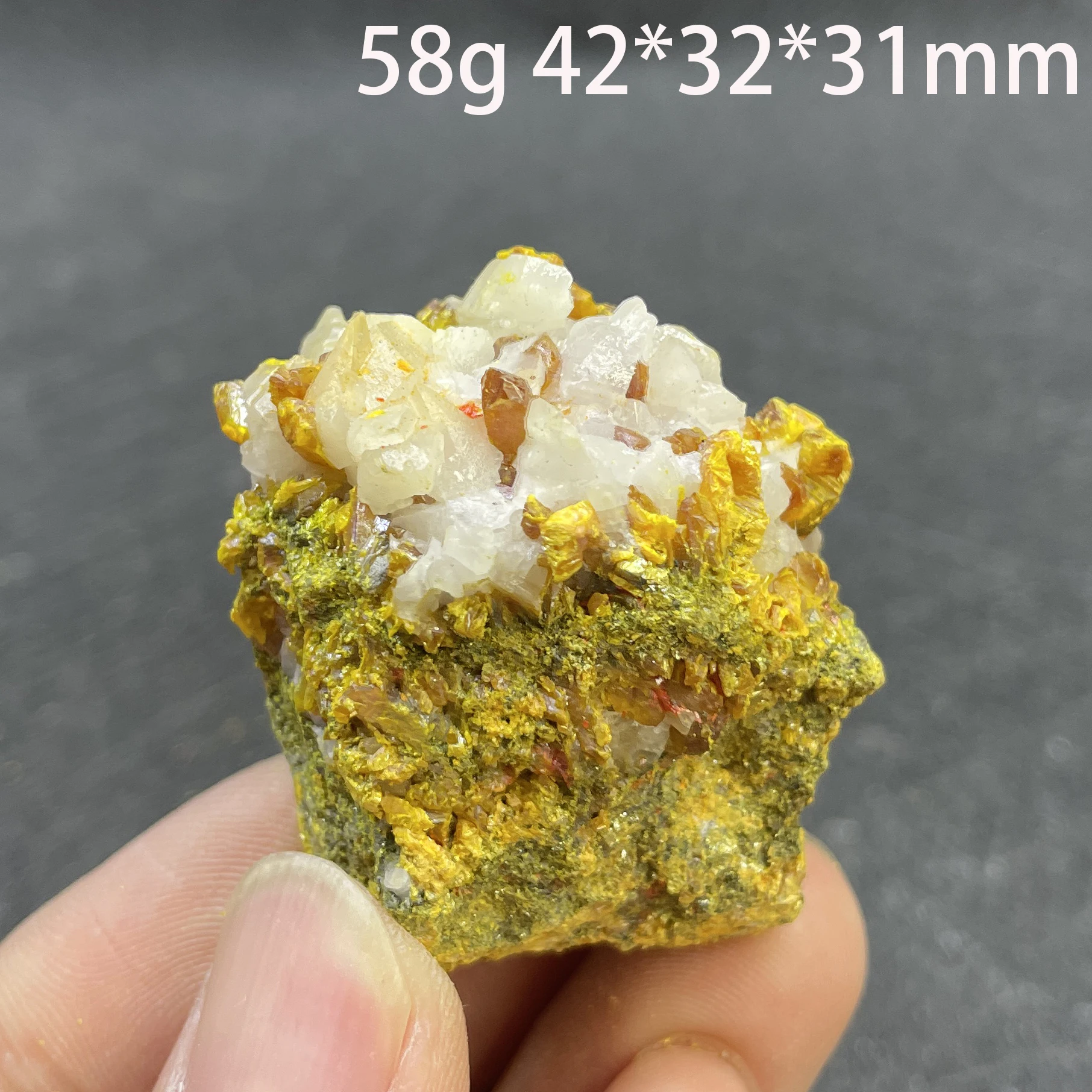 

Кварцевый кластер орпимента