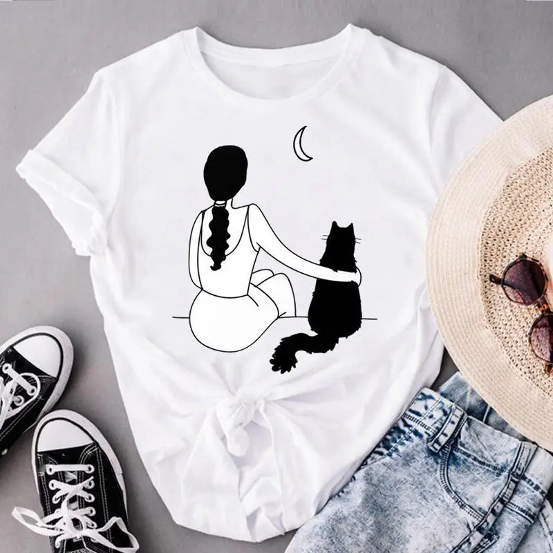 

Женская футболка с коротким рукавом, круглым вырезом и принтом