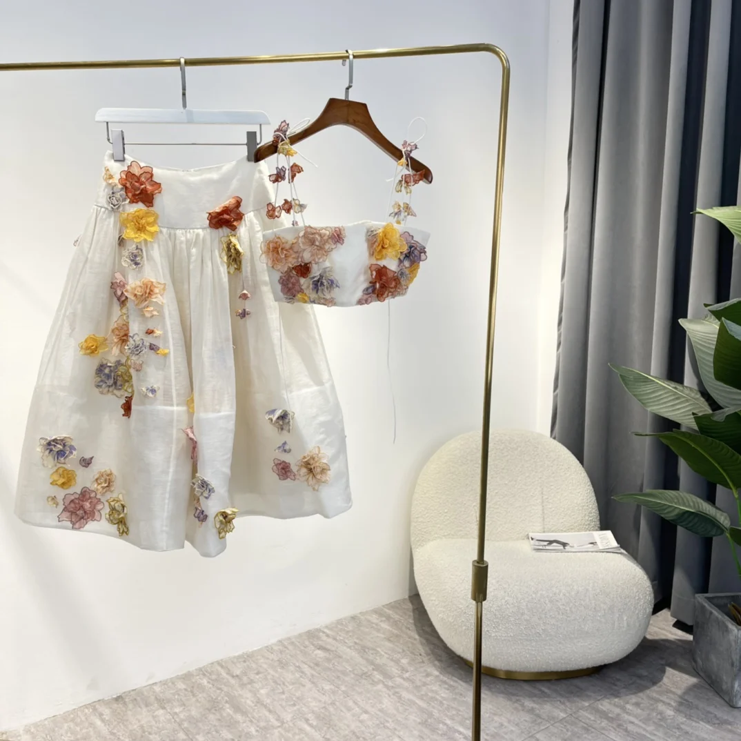 

2022 Summer Top Quality New Linen Silk Red Yellow Floral Applique Spaghetti Straps White Short Top Midi Skirt Woman Set