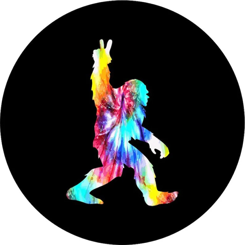 

Запасная крышка для шин Bigfoot или Sasquatch Peace Out (Tie Dye) для любого автомобиля, марки, модели и размера-Jeep, RV, дорожного прицепа,