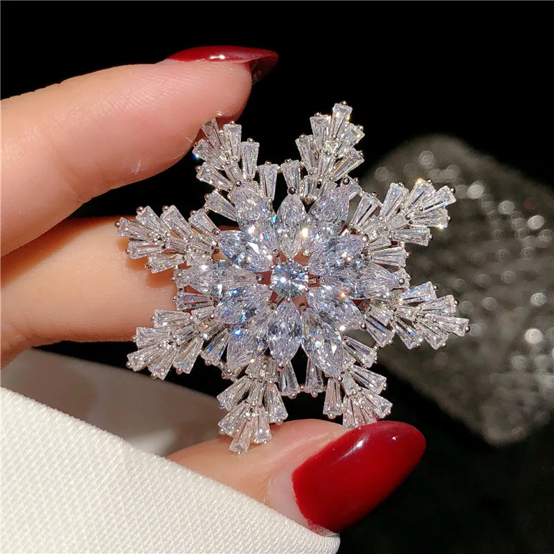 

Luxury Jewelry Snowflake Brooches for Women Dress Suit Lapel Pins for Man Cubic Zirconia Shiny Brooch Man Anniversary Gift Wife