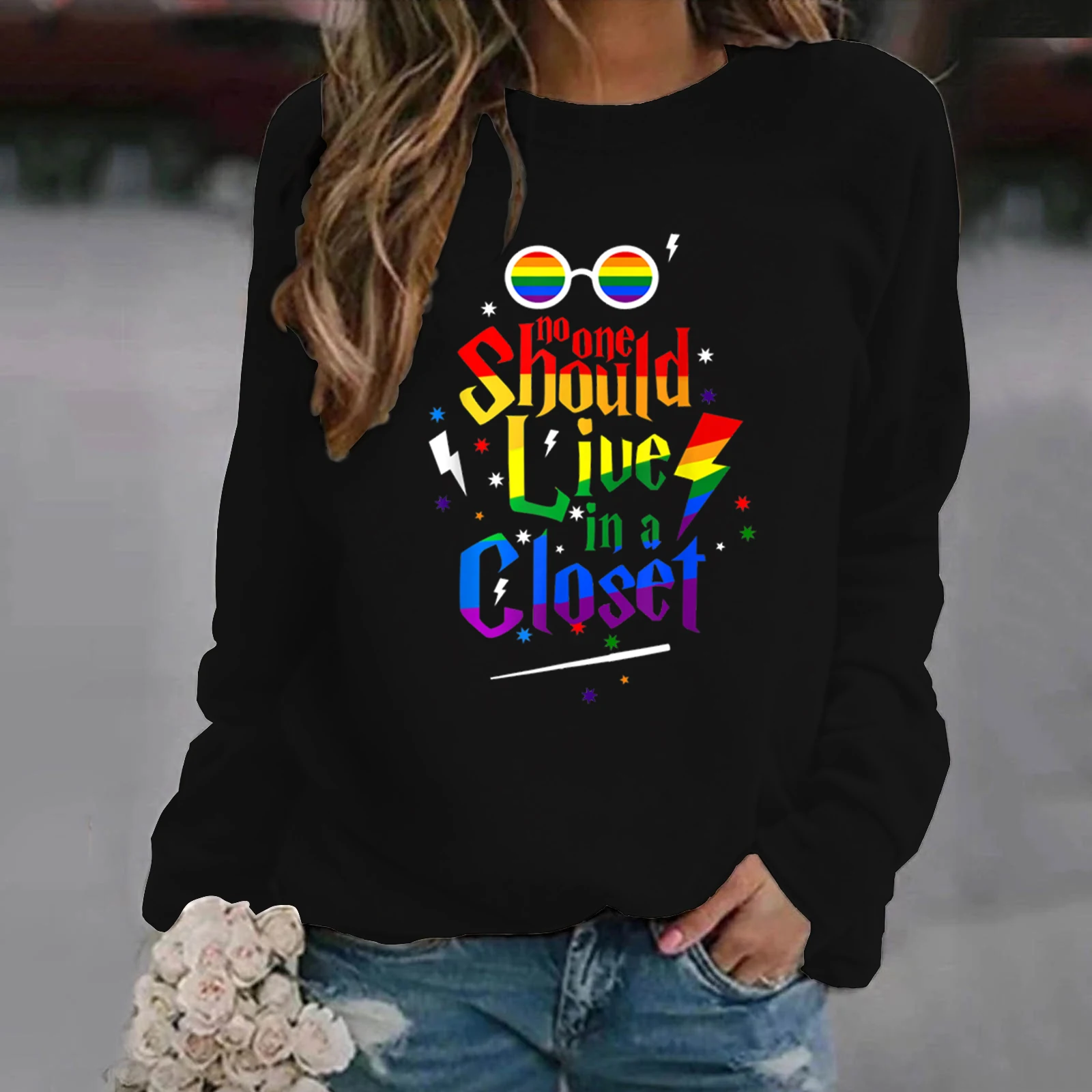 

No One Should Live In A Closet Sweatshirt Korean Hoodies Men Pullovers Hoodie Women Sportwear Unisex LGBTQ Aesthetic Hooded
