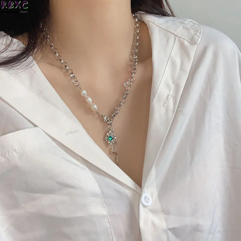 

Korean Design Fresh Water Pearl Metal Chain Splicing Necklace Green Crystal Snake Pendant Fashion Personality Neck Chain