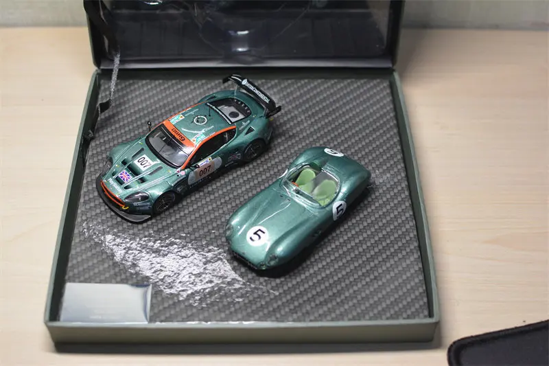 Фото Модель автомобиля Aston Martin DBR1 и DBR9 из литого металла, масштаб 1:43, IXO №1