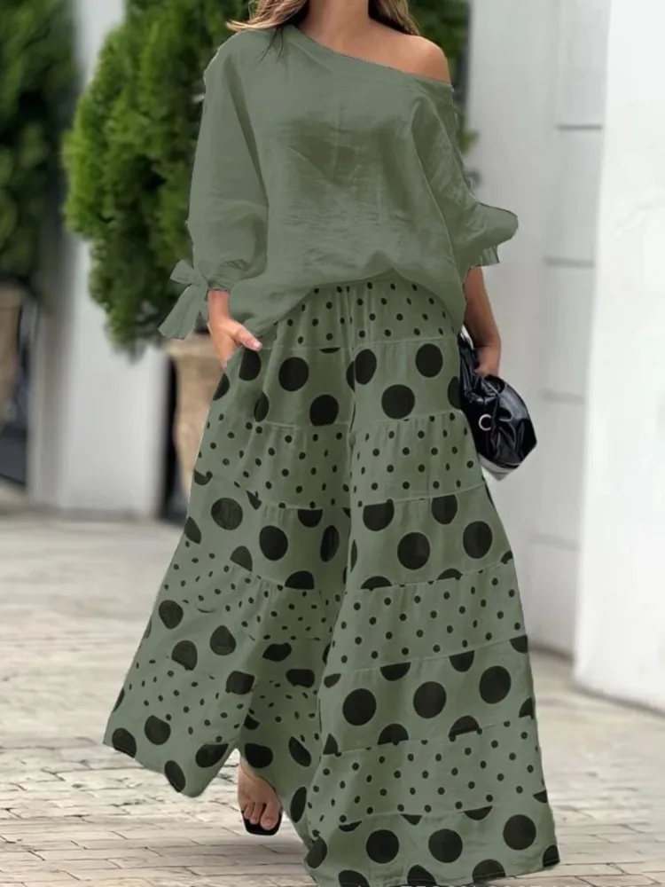 Женский костюм с косым воротником блузка открытыми плечами и брюки широкими