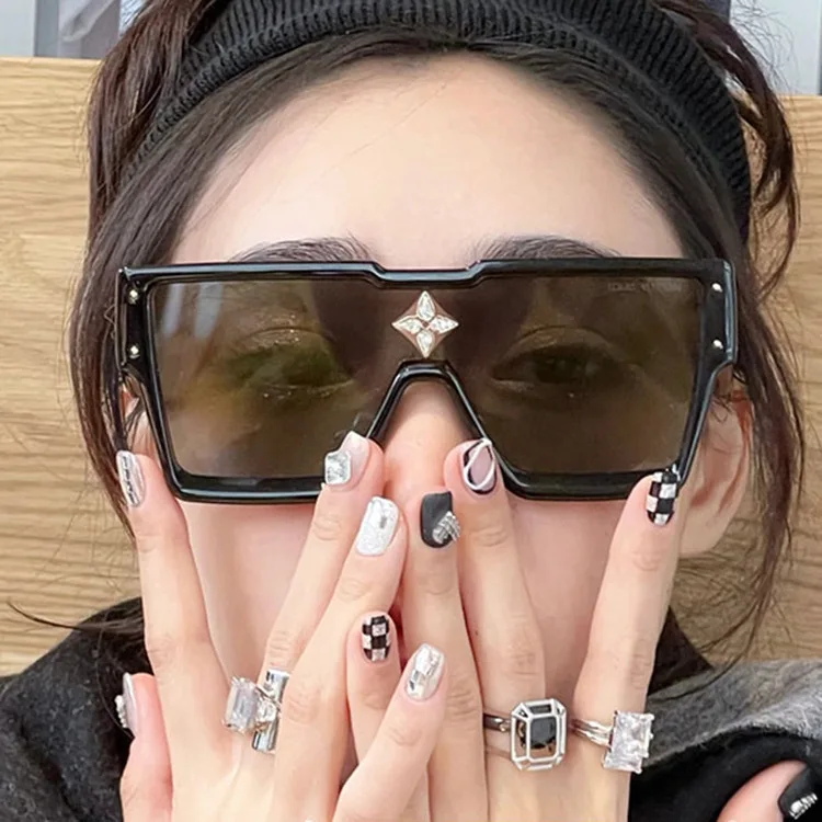 

2022 Trendy New Luxury Brand Sunglasses Women Fashion Retro Oversized Square Sunglasses Leopard Print Transparent for Men