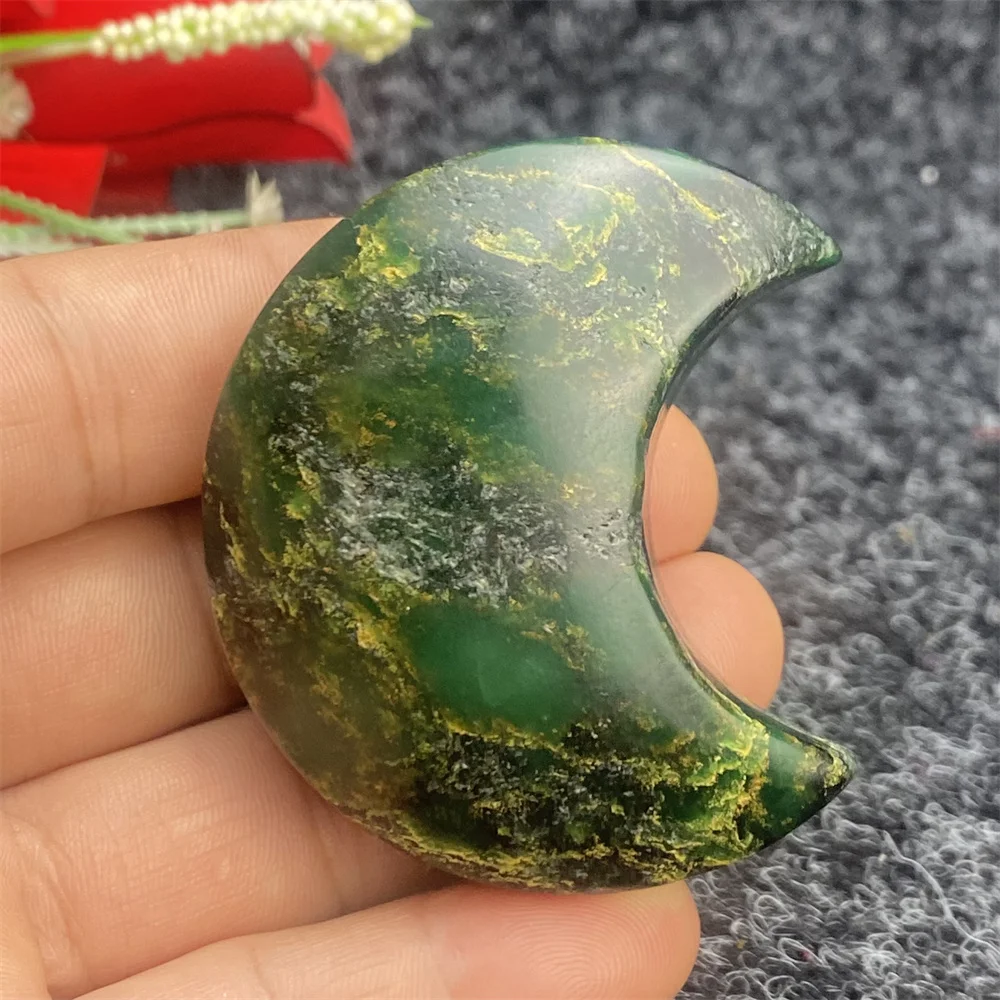 Натуральный Изумрудный драгоценный камень Красивая ручная резьба в форме Луны