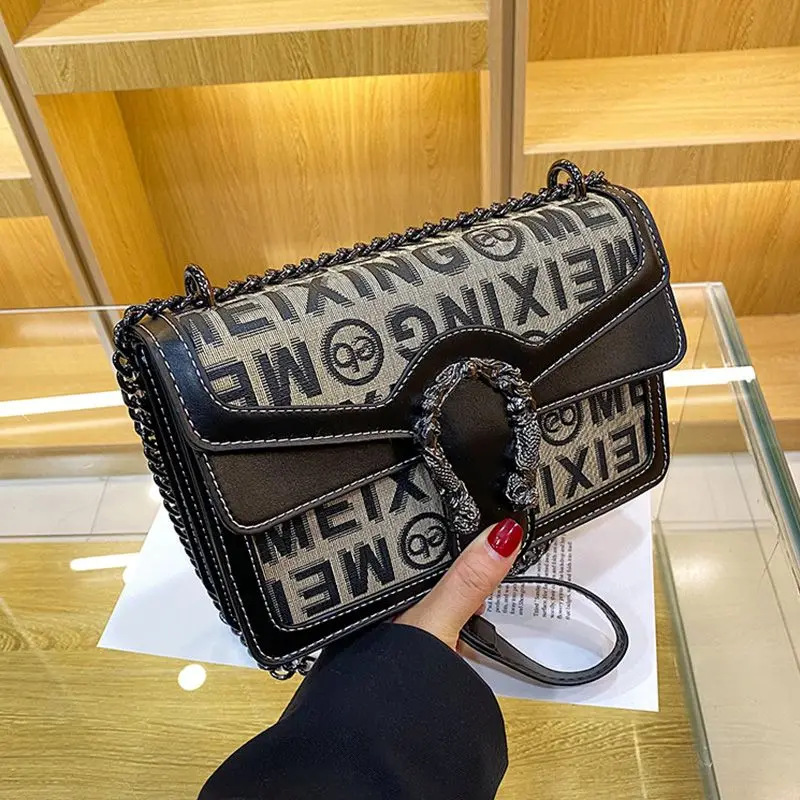 2023 Original design Fashion English letters Summer soft leather diagonal women's small square bag
