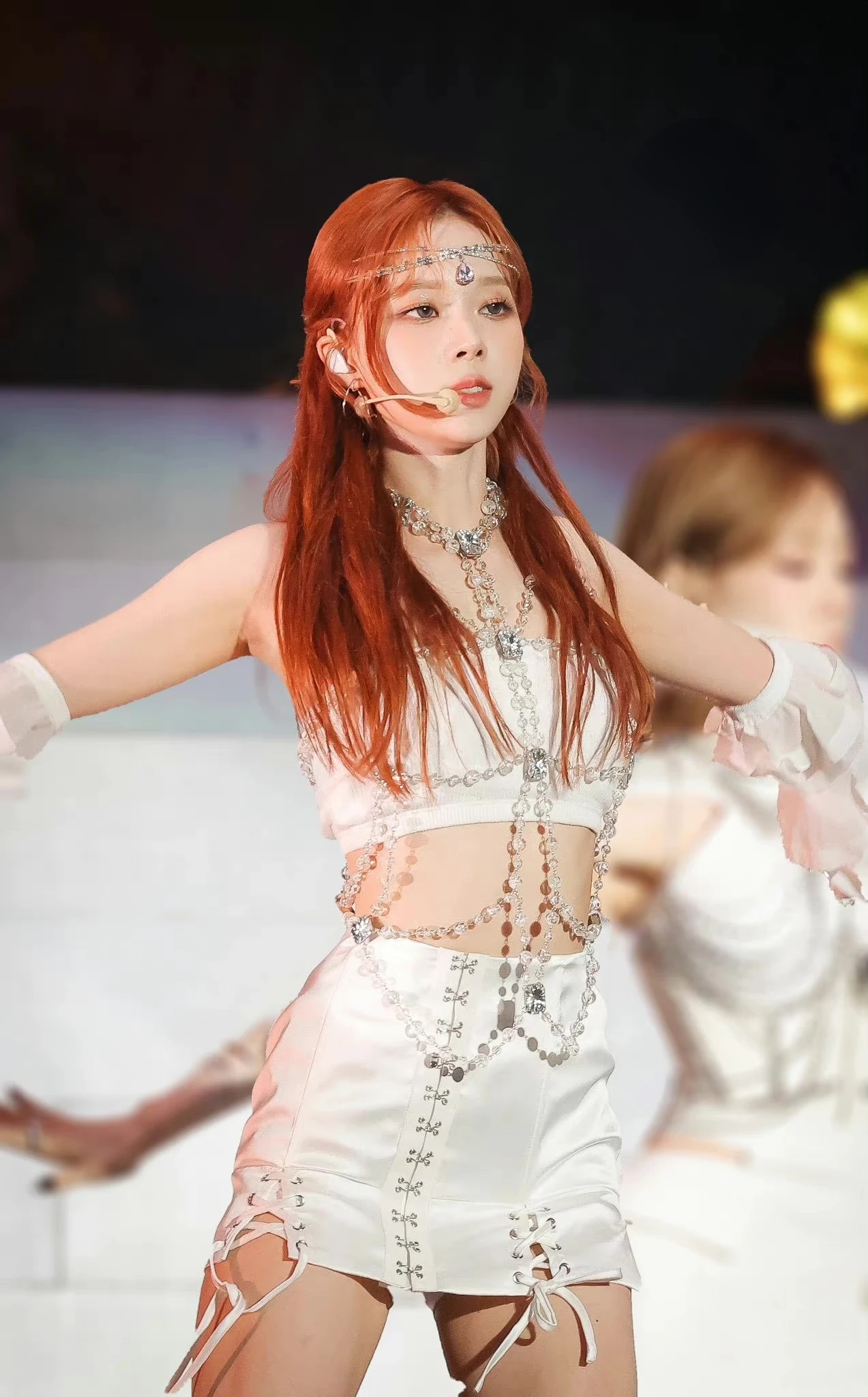 Женский комплект из двух предметов пикантный жилет без рукавов и белая мини-юбка