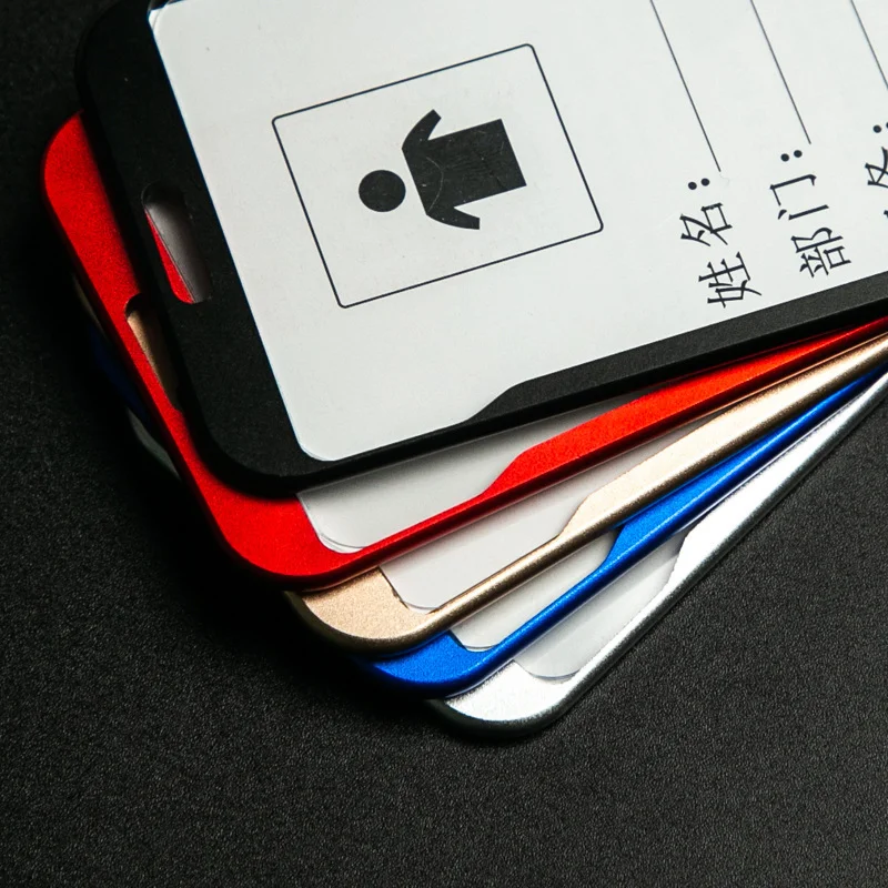 Держатель значка медсестры в больнице для женщин и мужчин с карманом для карт, растяжимым механизмом для вытягивания, пластиковым ошейником с идентификационным значком и кольцом для ключей.