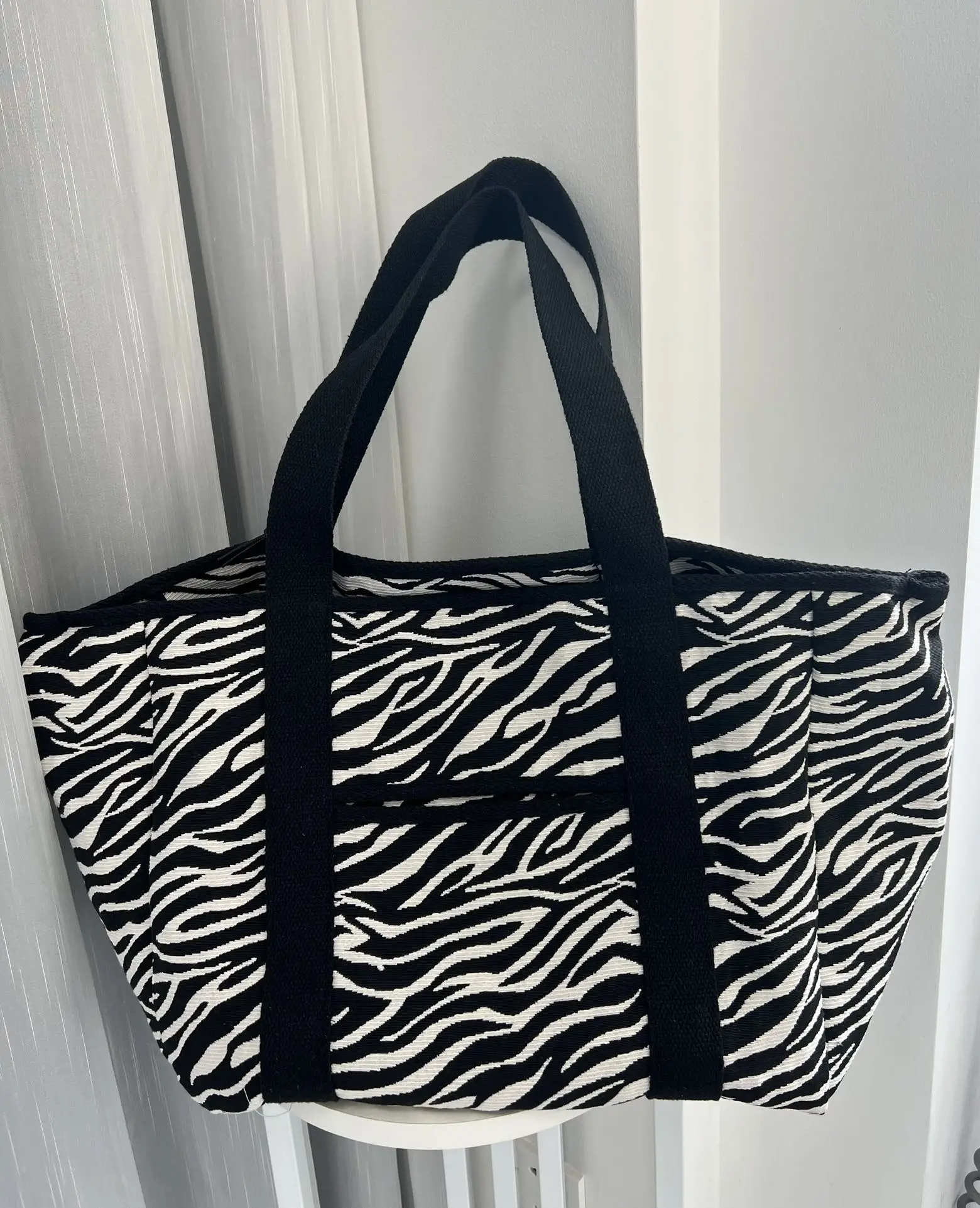 

2023 Fashion Graphic Print Tote Bag Shopping Bag